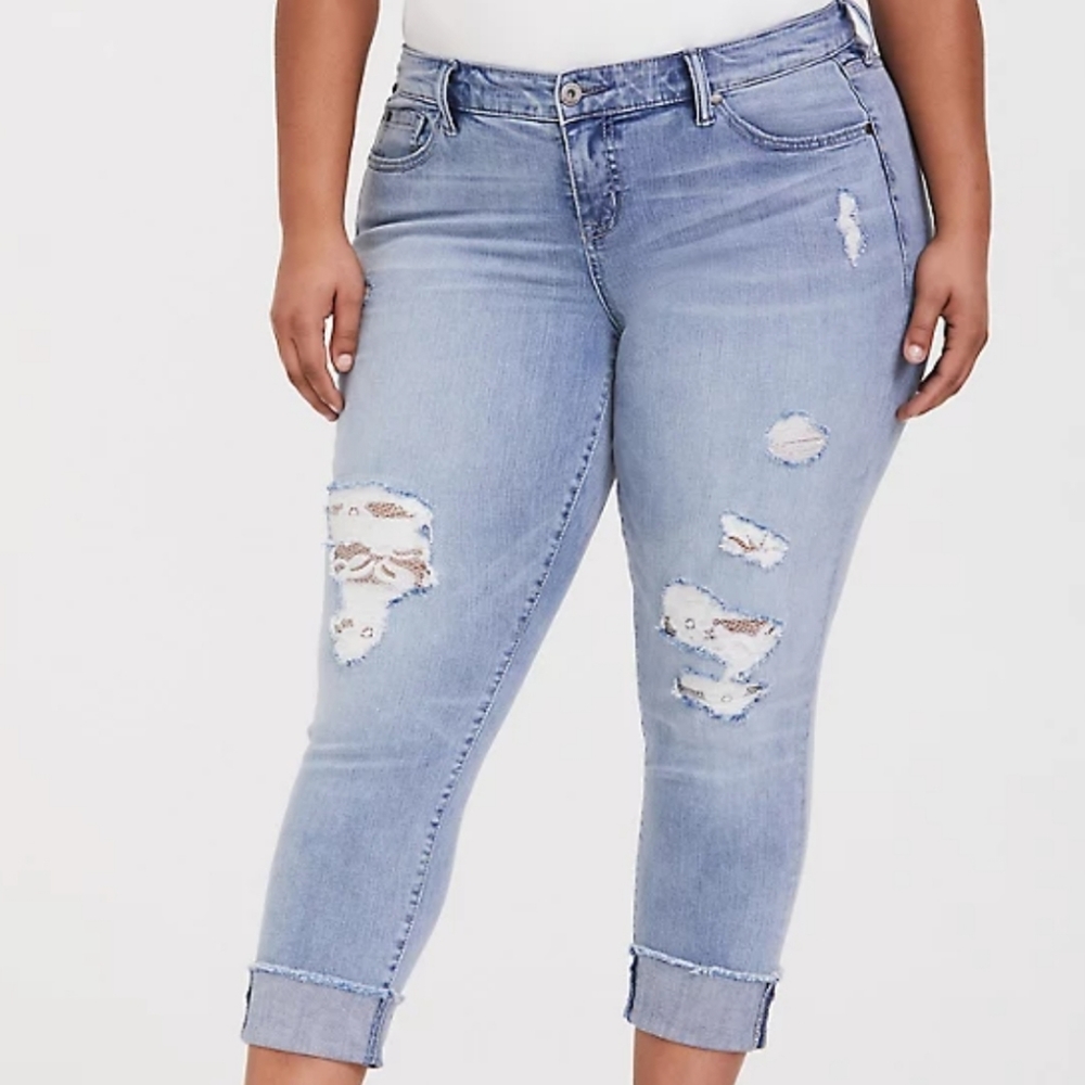Torrid ** Crop Boyfriend Jean